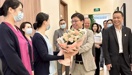 携爱鸢尾开，天使向未来——太阳成城集团tyc234cc古天乐健康集团表彰优秀护理集体及个人